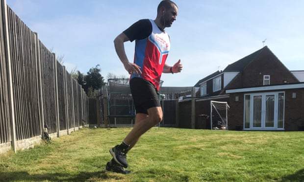 The Gardian.jpg - Britanac u dvorištu istrčao maraton